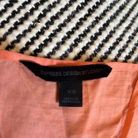 Express Design Studio sz XS coral cami with lace bead detail - Picture 6 of 7